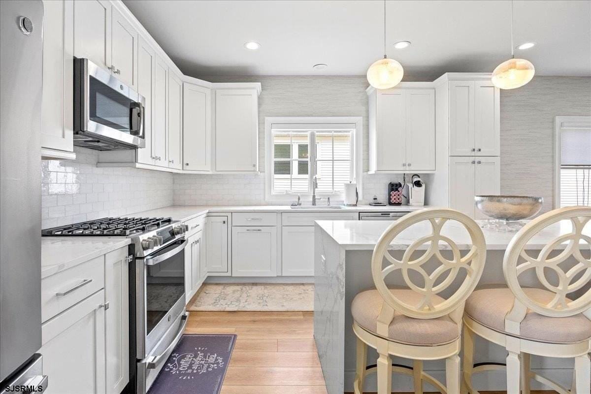 208 N Surrey Ave - Photo 6 of 19