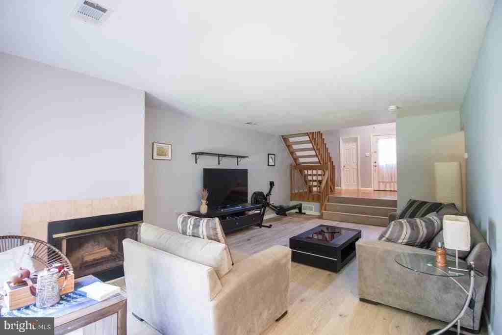 15--B ANDOVER CIRCLE #B - Photo 3 of 14