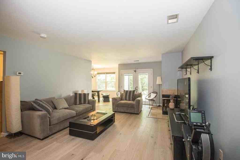 15--B ANDOVER CIRCLE #B - Photo 4 of 14