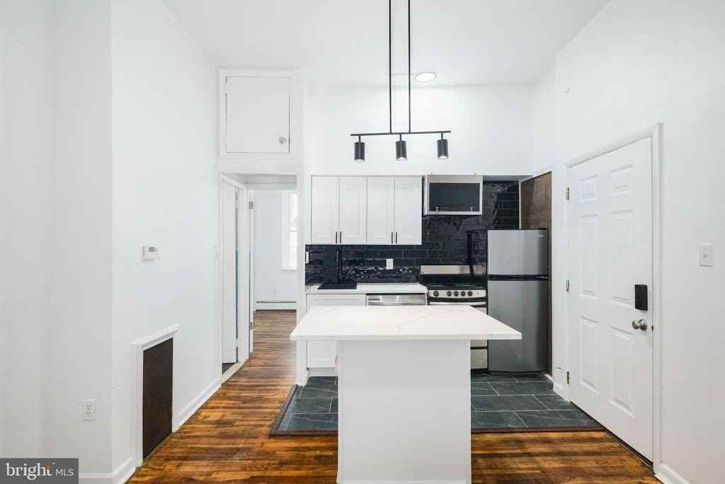 1024 Pine St #2 - Photo 2 of 7