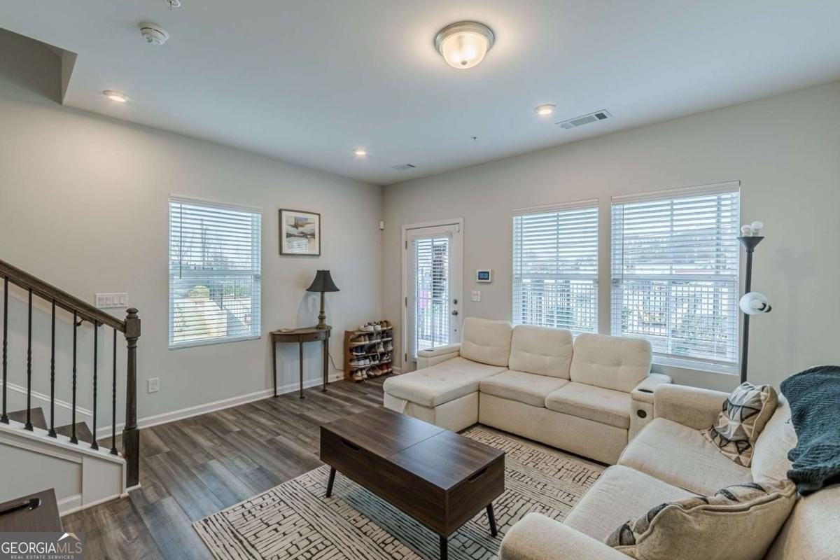 1205 Skylar Ln Se - Photo 4 of 38