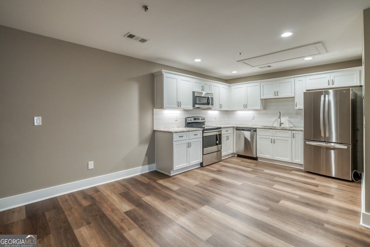 224 Alcovy St Unit B - Photo 5 of 15