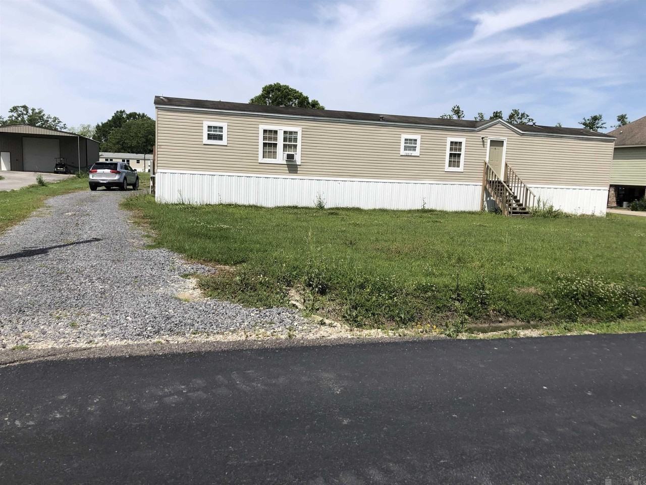 10517 Savoy Rd - Photo 3 of 18