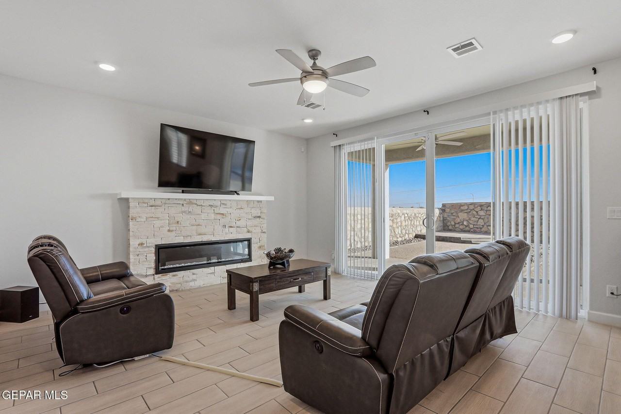 13054 Grantham Ln - Photo 3 of 27