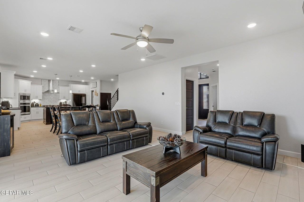 13054 Grantham Ln - Photo 4 of 27