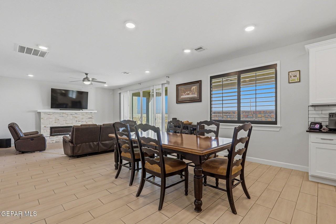 13054 Grantham Ln - Photo 5 of 27