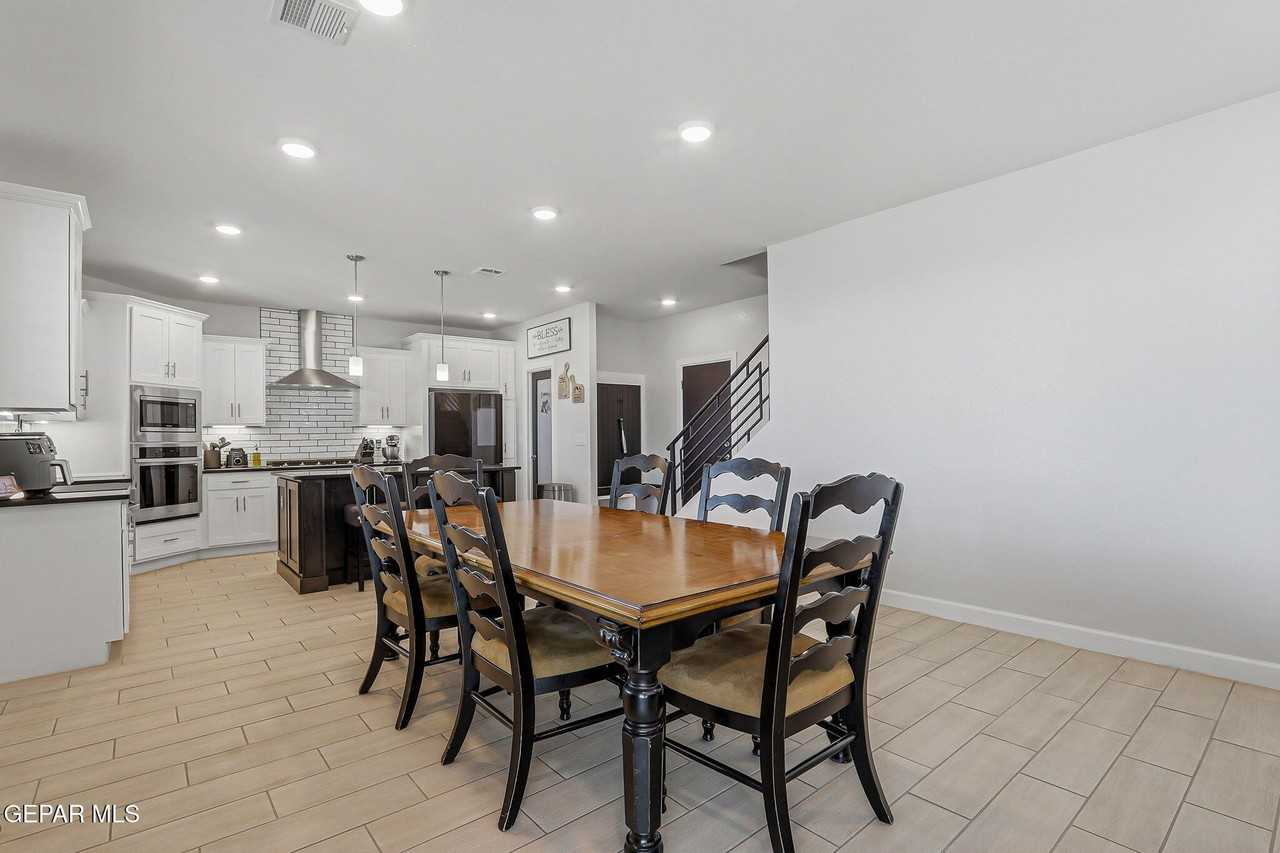 13054 Grantham Ln - Photo 6 of 27