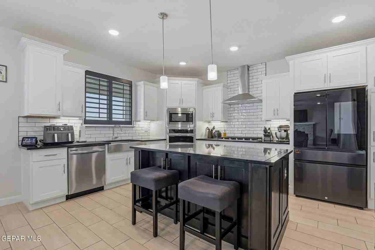 13054 Grantham Ln - Photo 7 of 27