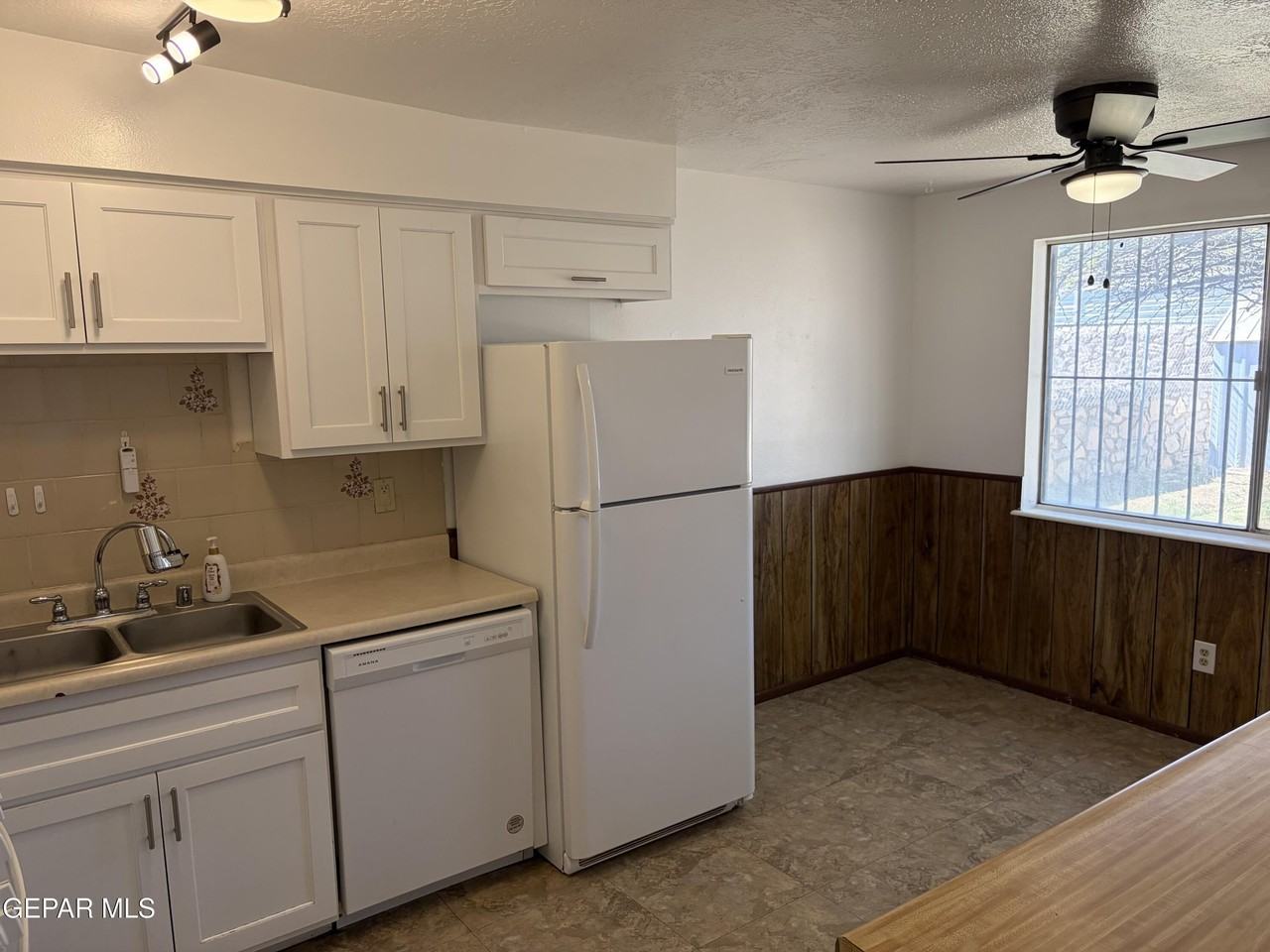 10409 Sigma St - Photo 3 of 20