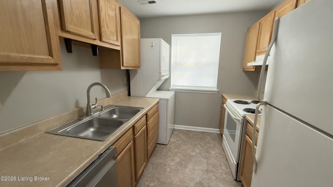 729 E Court Ave - Photo 4 of 10