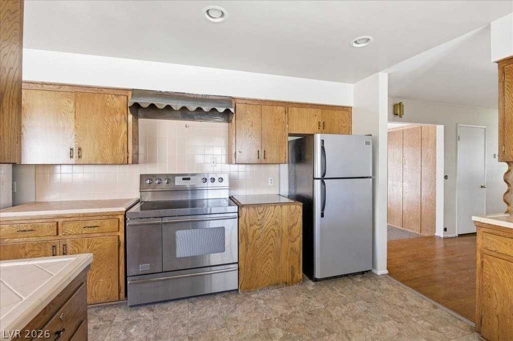 1709 S 14th St - Photo 4 of 15