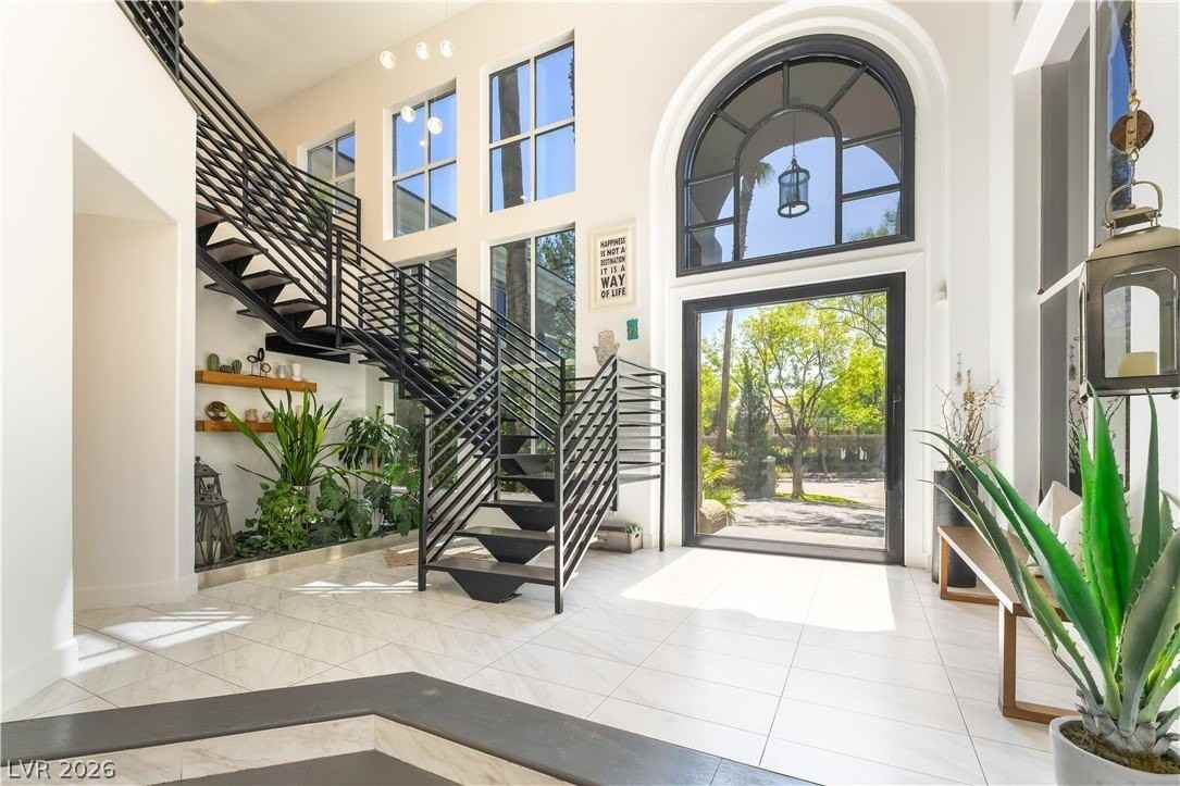 9040 Thornbury Ln - Photo 3 of 30