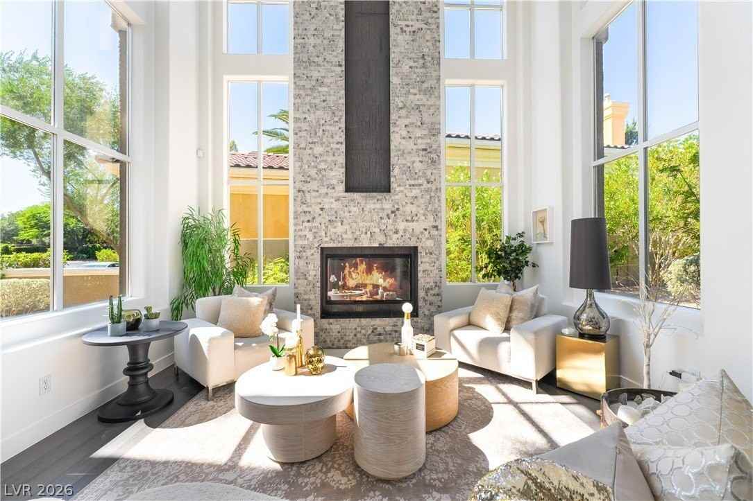 9040 Thornbury Ln - Photo 5 of 30