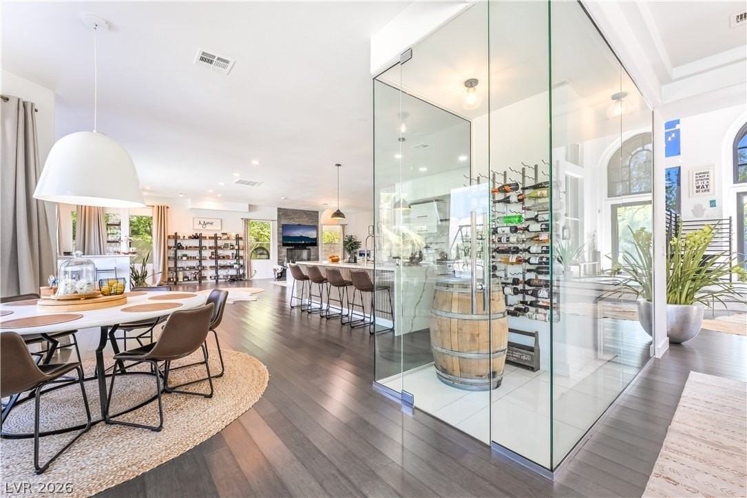 9040 Thornbury Ln - Photo 7 of 30