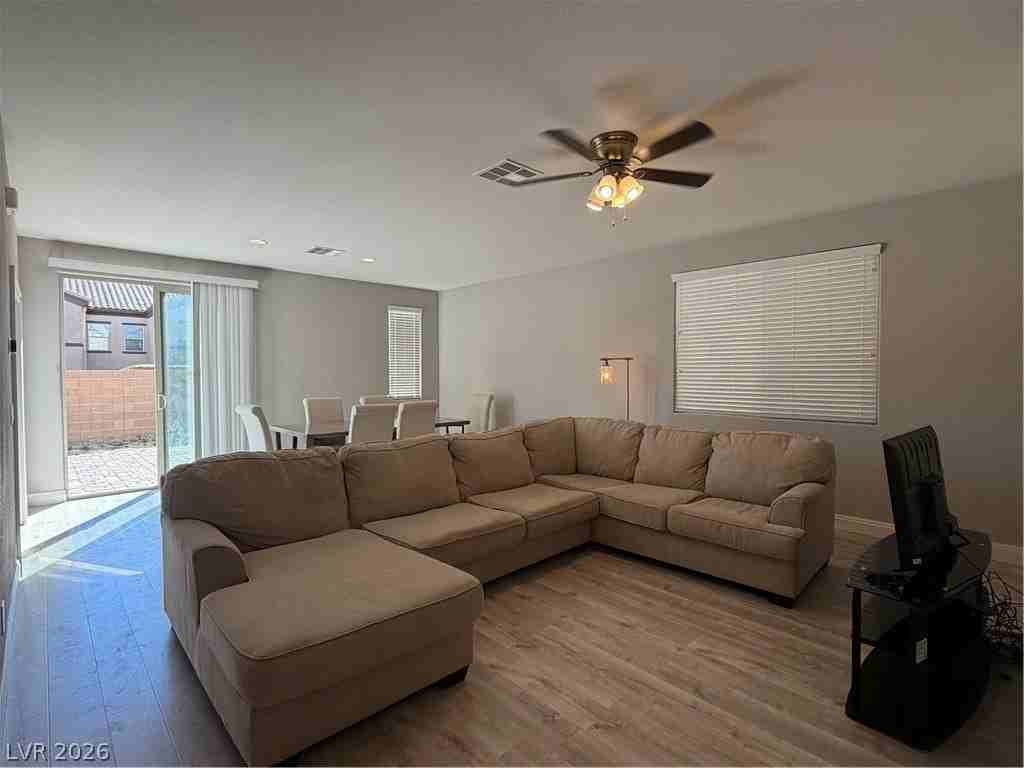 7416 Amesbury St - Photo 4 of 26