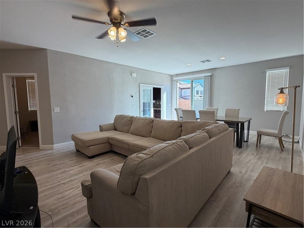 7416 Amesbury St - Photo 5 of 26