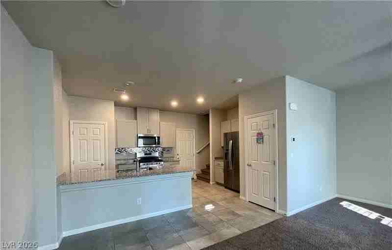 7441 Sunray Point St - Photo 5 of 15