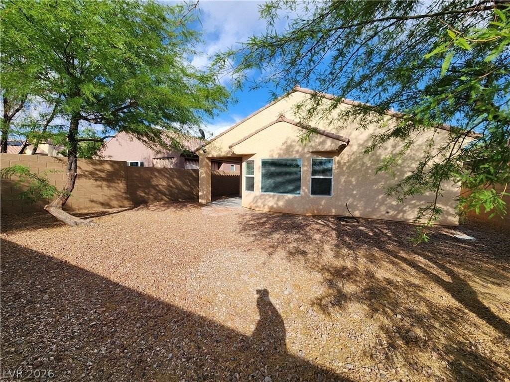 2421 Urrard St - Photo 2 of 25