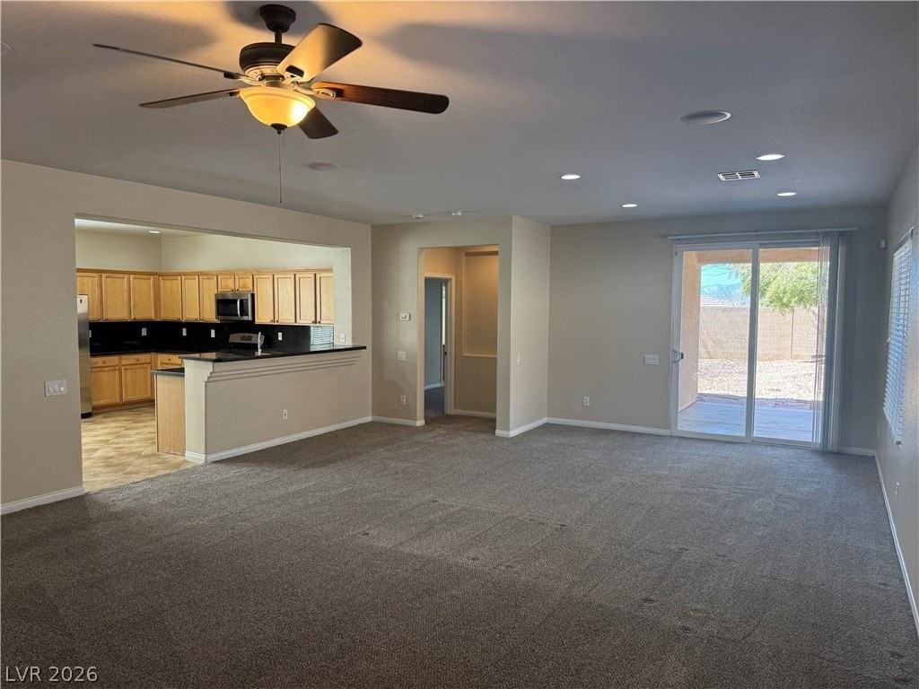 2421 Urrard St - Photo 4 of 25