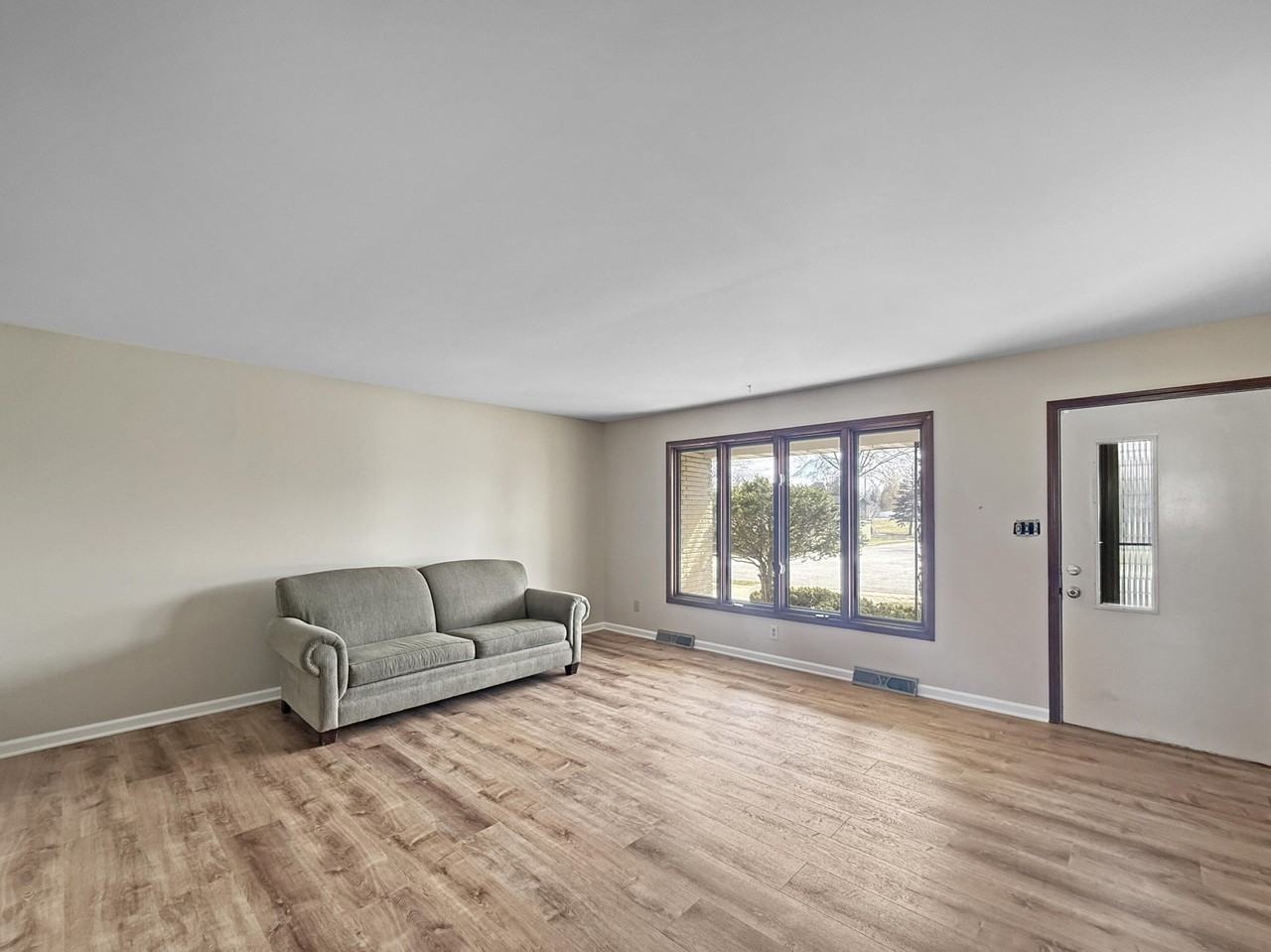432 Summer Dr - Photo 2 of 17