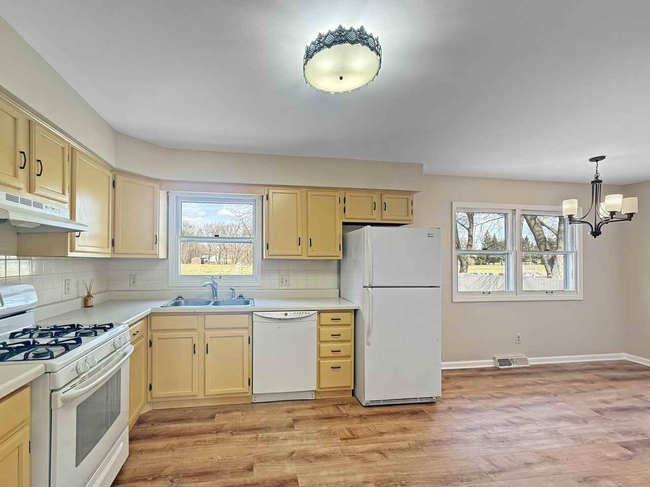 432 Summer Dr - Photo 3 of 17