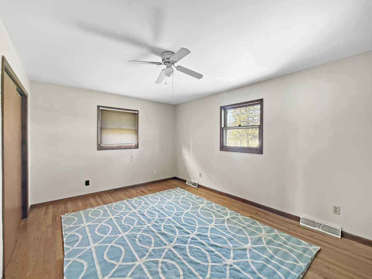 432 Summer Dr - Photo 4 of 17