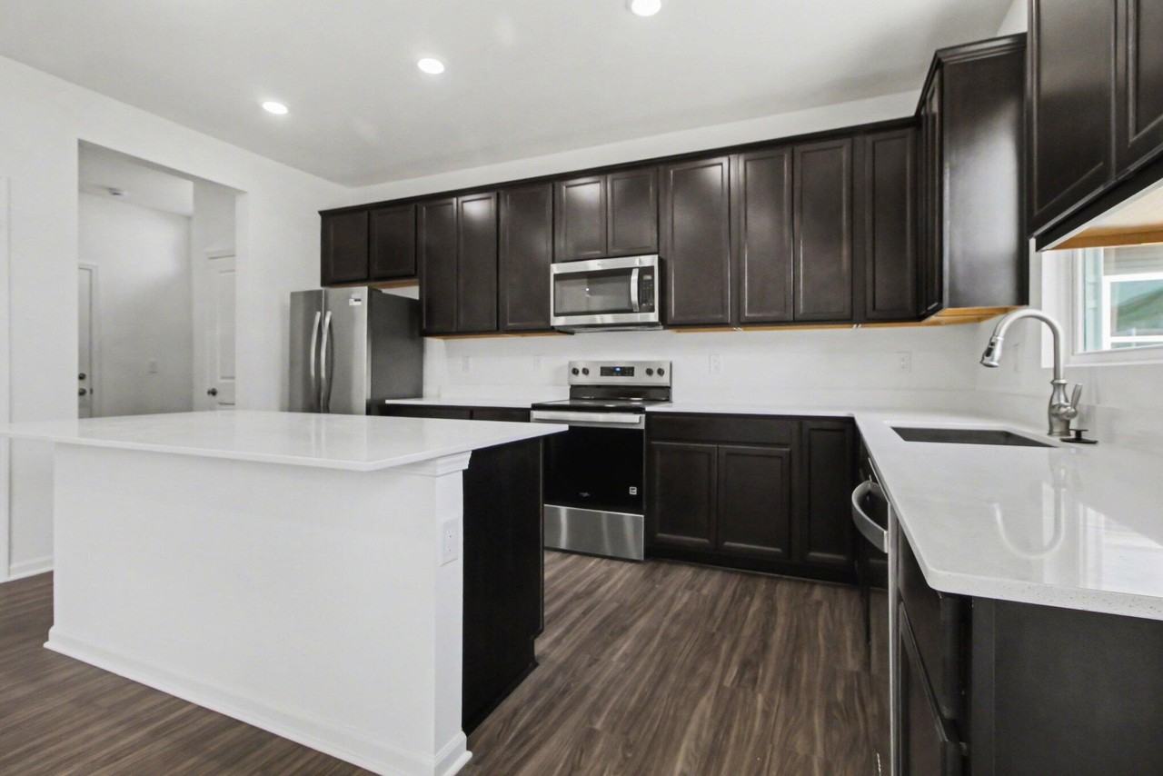 832 Kuss Dr - Photo 2 of 26