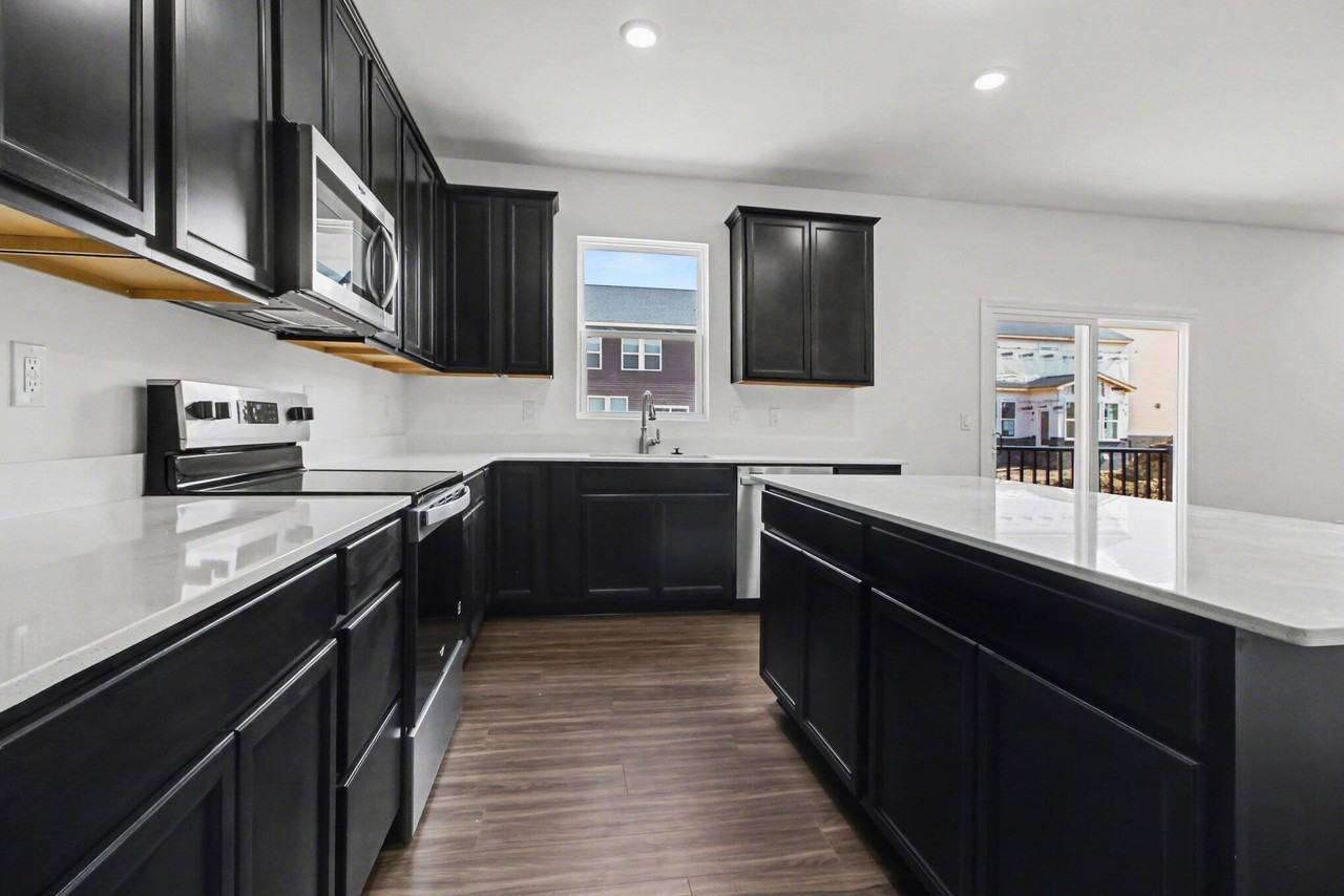 832 Kuss Dr - Photo 4 of 26