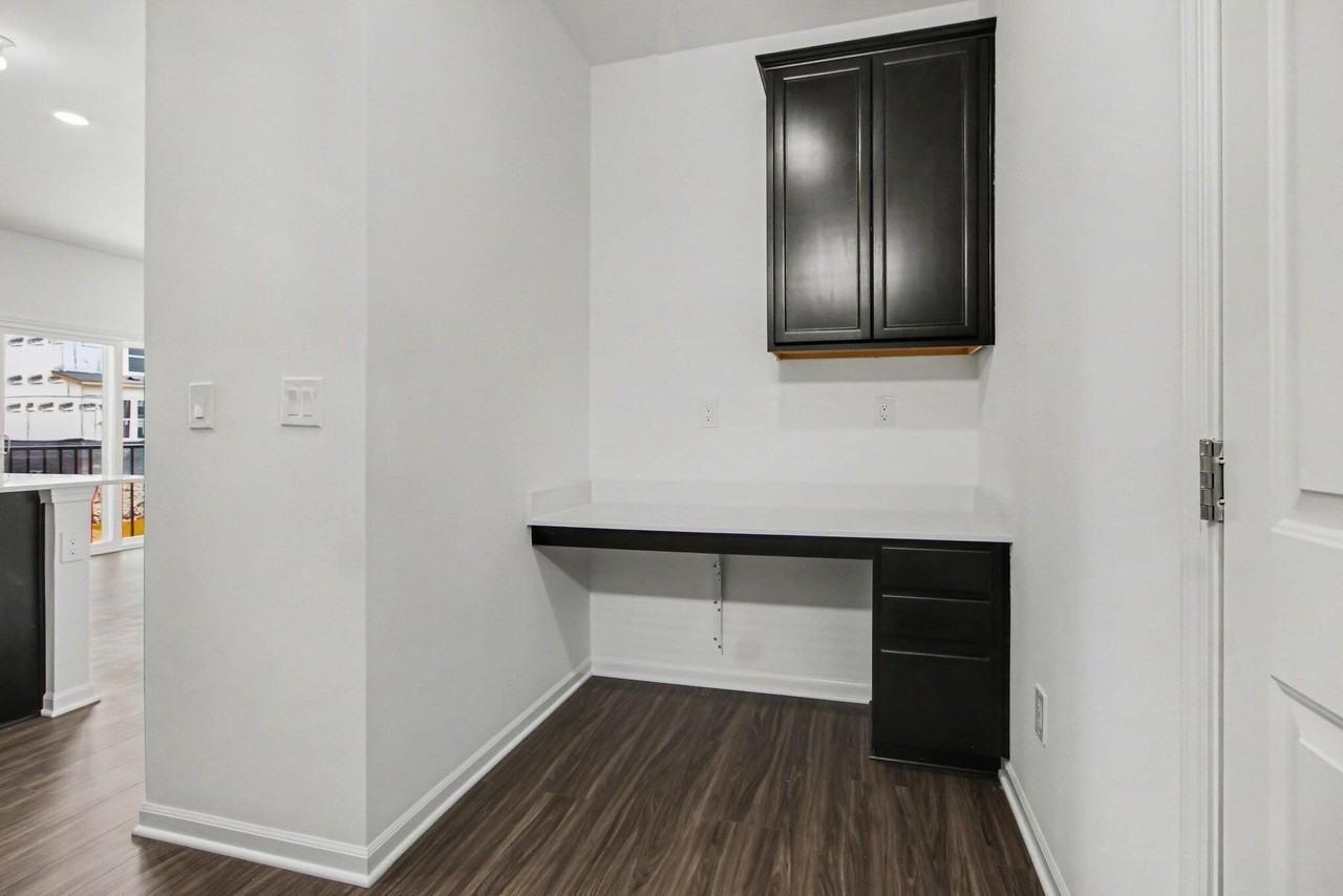 832 Kuss Dr - Photo 5 of 26