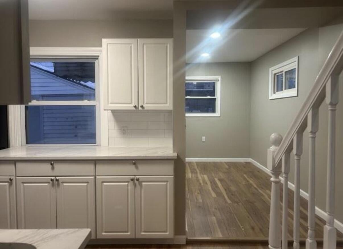 1977 Princeton Rd - Photo 4 of 10