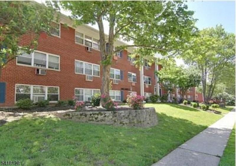 220 W Sumner Ave #101 - Photo 2 of 5