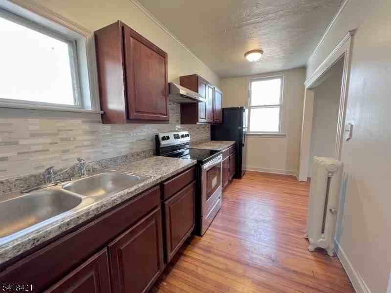 81 Monroe Pl #REAR - Photo 4 of 10