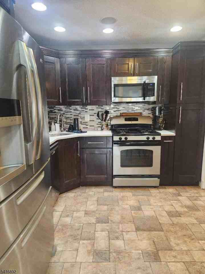 330 Penns Way - Photo 5 of 13