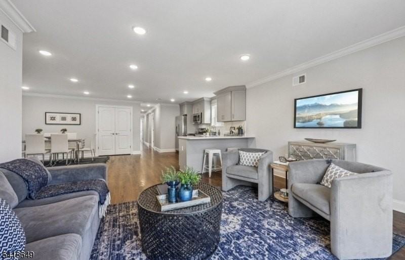 139 N 15th St 2nd Fl - Photo 3 of 28