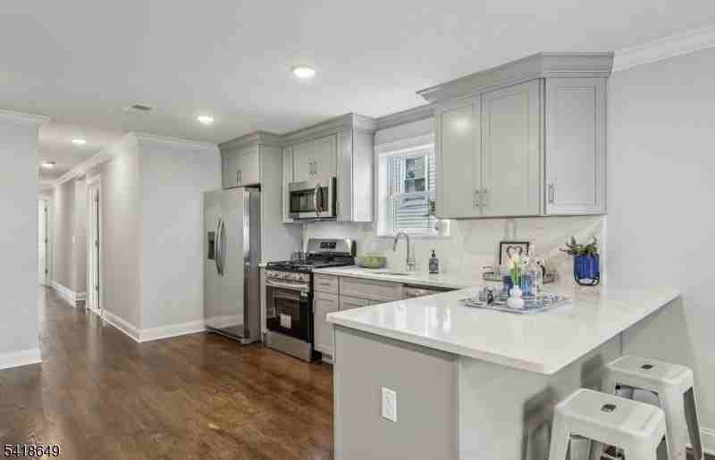 139 N 15th St 2nd Fl - Photo 7 of 28