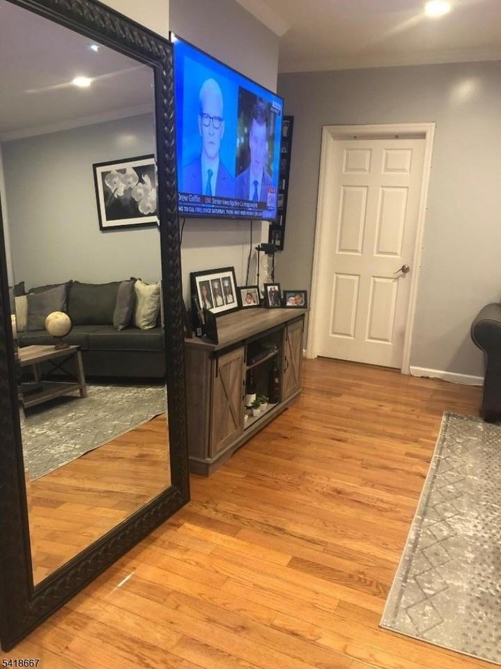 334 Sherman St - Photo 3 of 9