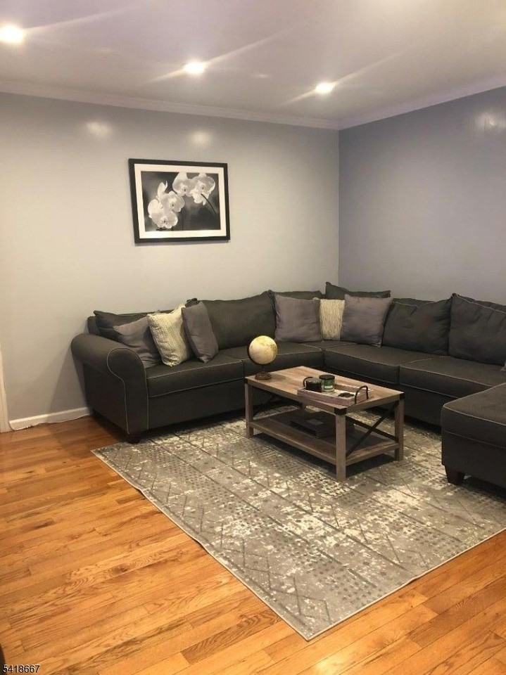 334 Sherman St - Photo 4 of 9