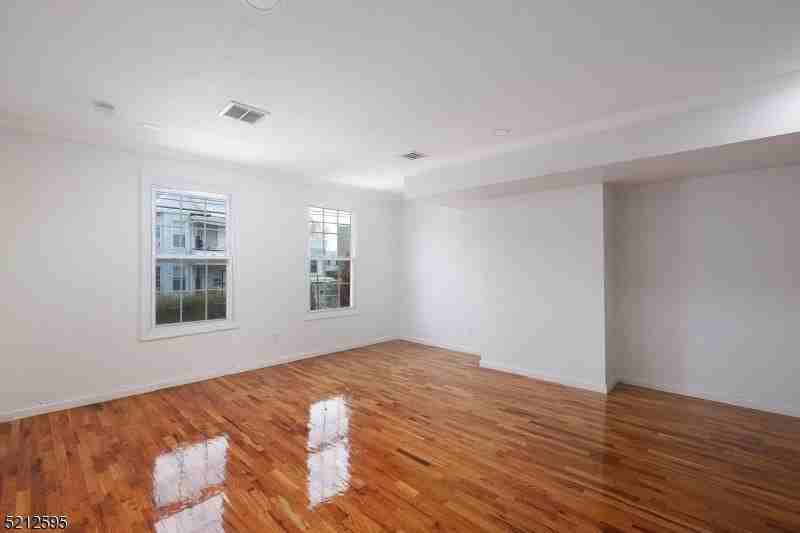 131 Armstrong Ave - Photo 6 of 19