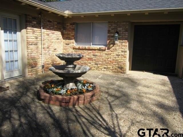 328 Brookwood Dr - Photo 2 of 17