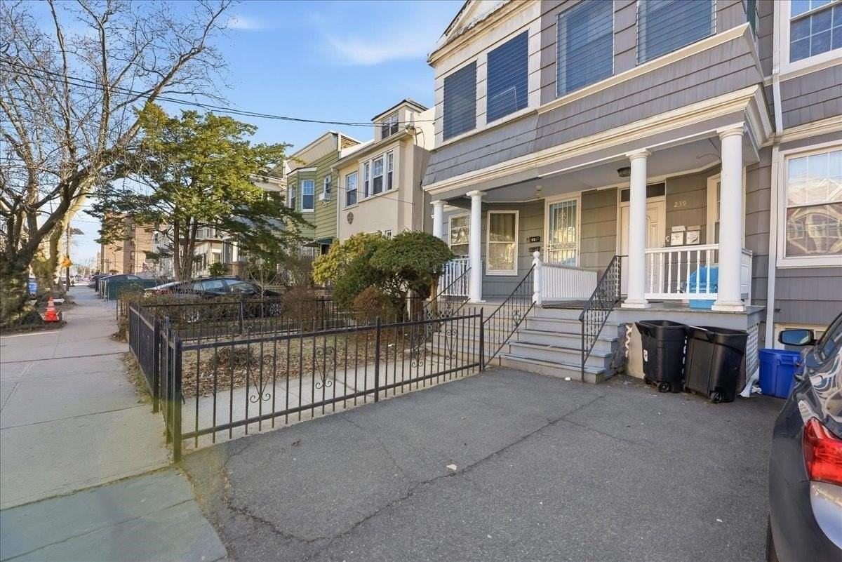 239 Harrison Ave #2 - Photo 3 of 20