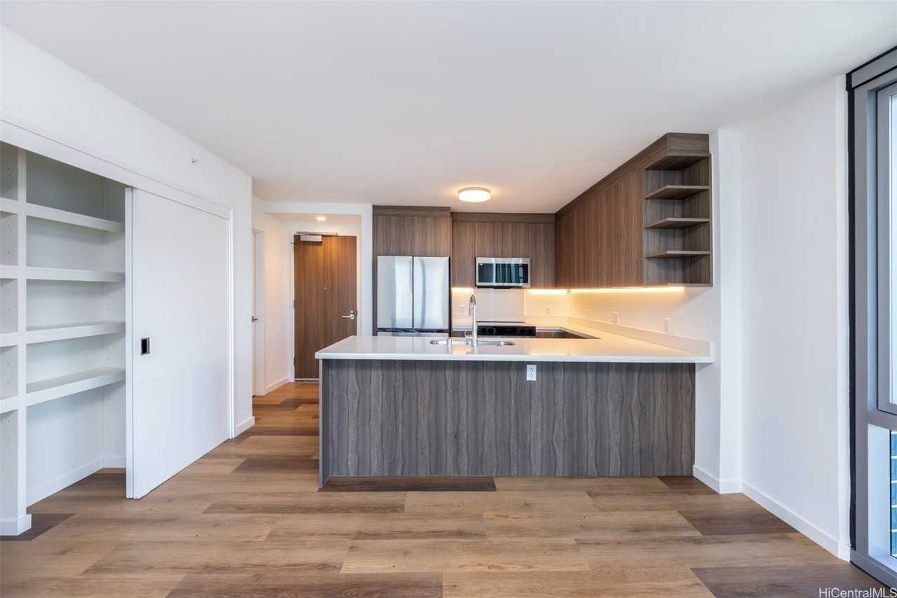 1500 Rycroft St Apt 3701r - Photo 2 of 25