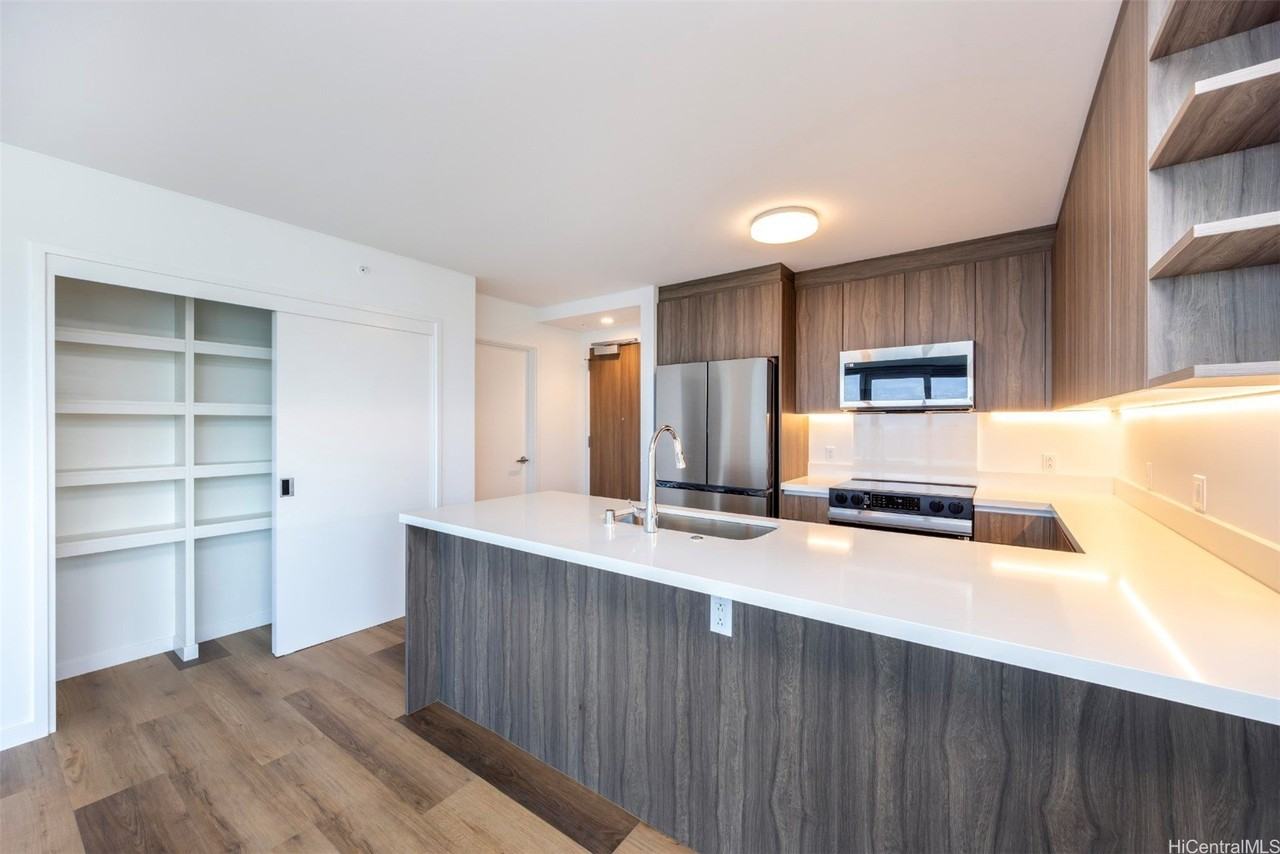 1500 Rycroft St Apt 3701r - Photo 3 of 25