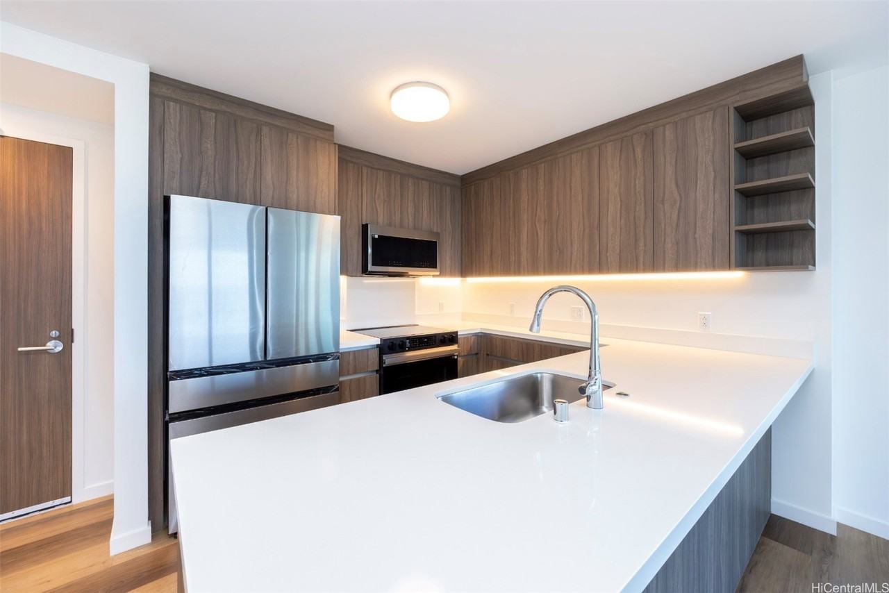 1500 Rycroft St Apt 3701r - Photo 4 of 25