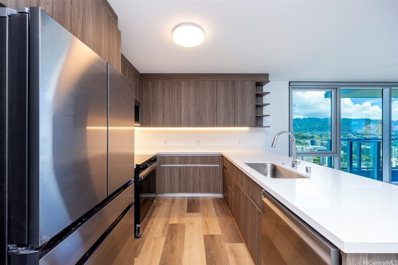 1500 Rycroft St Apt 3701r - Photo 5 of 25