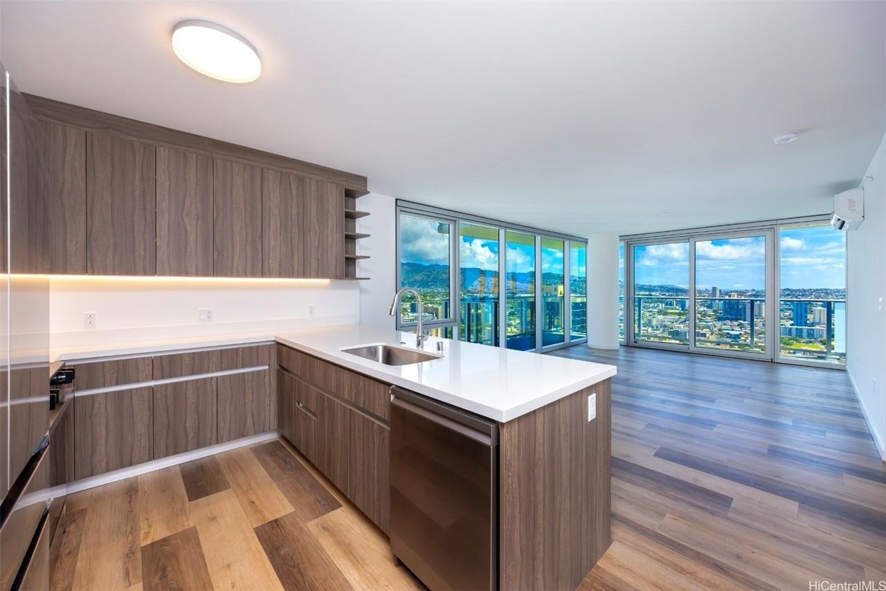 1500 Rycroft St Apt 3701r - Photo 6 of 25