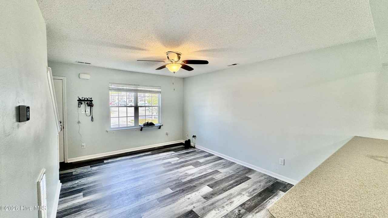 5001 Grandeur Ave - Photo 3 of 17