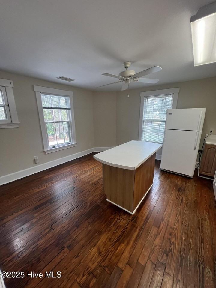 206 N Poplar St Unit E - Photo 4 of 21