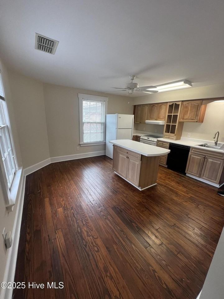 206 N Poplar St Unit E - Photo 5 of 21