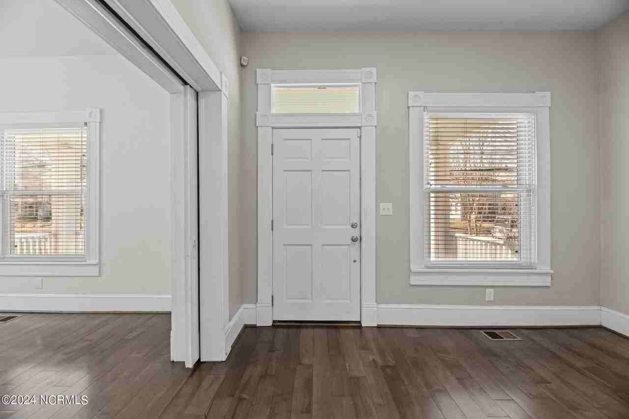 1220 National Ave - Photo 4 of 50