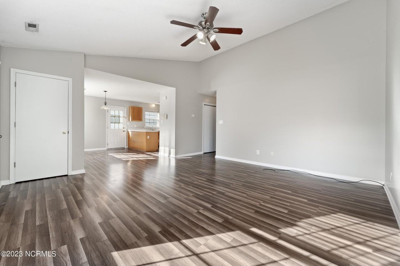 410 Somerset Cv - Photo 2 of 18